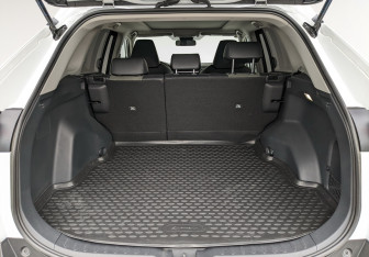 Подержанный автомобиль Toyota RAV4 2024 года (15 фото)