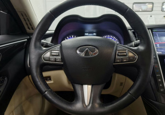 Подержанный автомобиль Infiniti Q50 2014 года (12 фото)