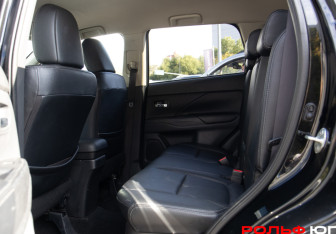 Подержанный автомобиль Mitsubishi Outlander 2013 года (8 фото)