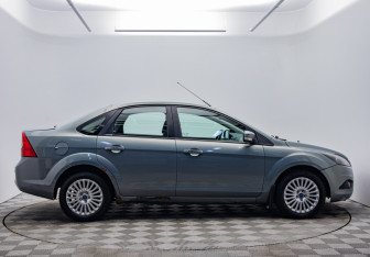 Подержанный автомобиль Ford Focus Sedan 2009 года (6 фото)