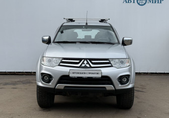 Подержанный автомобиль Mitsubishi Pajero Sport 2014 года (2 фото)