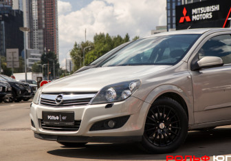 Подержанный автомобиль Opel Astra Hatchback 2008 года (12 фото)
