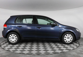 Подержанный автомобиль Volkswagen Golf Hatchback 2012 года (4 фото)