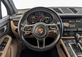 Подержанный автомобиль Porsche Macan 2019 года (23 фото)