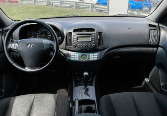 Подержанный автомобиль Hyundai Elantra Sedan 2009 года (12 фото)