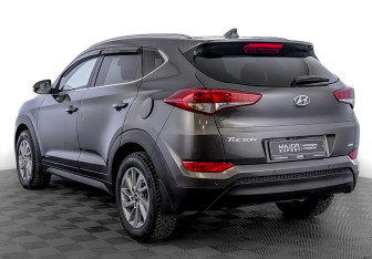 Подержанный автомобиль Hyundai Tucson 2016 года (7 фото)