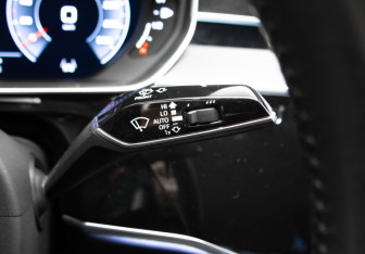 Подержанный автомобиль Audi A8 2018 года (19 фото)