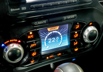 Подержанный автомобиль Nissan Juke 2012 года (21 фото)