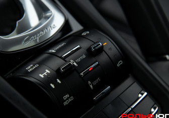 Подержанный автомобиль Porsche Cayenne 2013 года (17 фото)