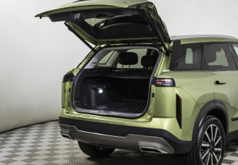 Подержанный автомобиль Jaecoo J7 2024 года (19 фото)