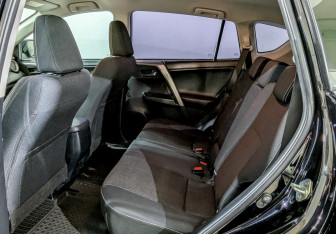Подержанный автомобиль Toyota RAV4 2018 года (12 фото)