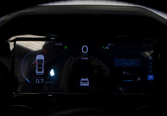 Подержанный автомобиль Geely Monjaro 2023 года (9 фото)