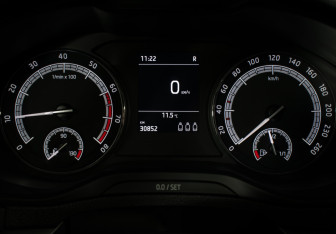 Подержанный автомобиль Skoda Karoq 2021 года (12 фото)