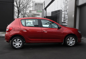 Подержанный автомобиль Renault Sandero 2018 года (4 фото)