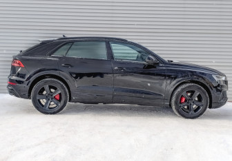 Подержанный автомобиль Audi Q8 2020 года (4 фото)