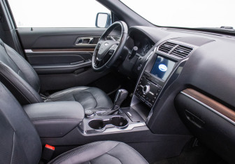 Подержанный автомобиль Ford Explorer 2018 года (9 фото)