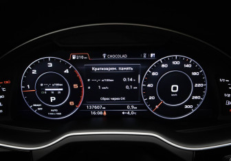 Подержанный автомобиль Audi Q7 2016 года (11 фото)