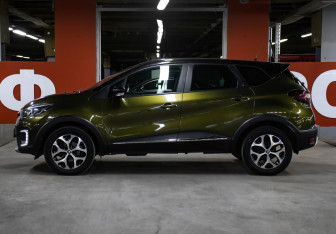 Подержанный автомобиль Renault Kaptur 2017 года (8 фото)