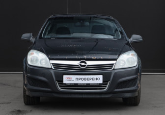 Подержанный автомобиль Opel Astra Sedan 2014 года (2 фото)