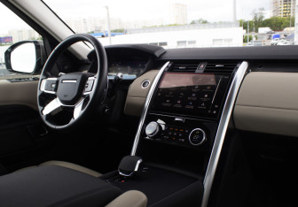 Подержанный автомобиль Land Rover Discovery 2021 года (12 фото)