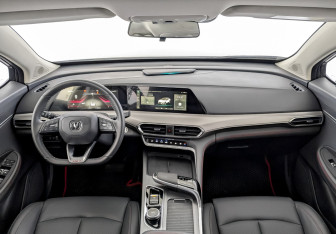 Подержанный автомобиль Changan UNI-T 2023 года (14 фото)