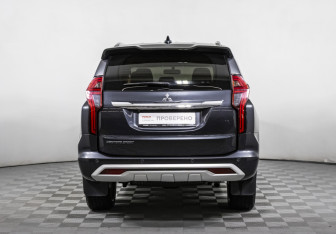 Подержанный автомобиль Mitsubishi Montero Sport 2022 года (6 фото)