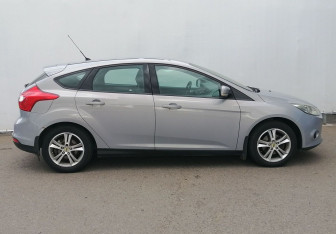 Подержанный автомобиль Ford Focus Sedan 2012 года (4 фото)