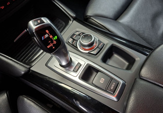 Подержанный автомобиль BMW X6 M 2013 года (18 фото)