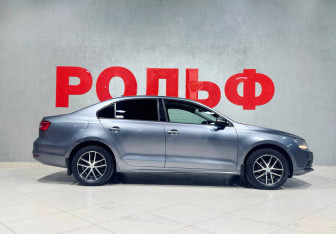 Подержанный автомобиль Volkswagen Jetta Sedan 2015 года (3 фото)