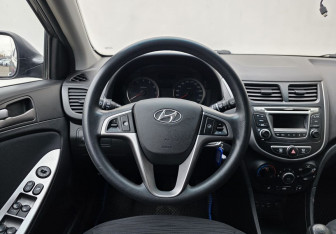 Подержанный автомобиль Hyundai Solaris Hatchback 2014 года (12 фото)