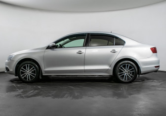 Подержанный автомобиль Volkswagen Jetta Sedan 2012 года (8 фото)