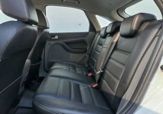 Подержанный автомобиль Ford Focus Hatchback 2009 года (11 фото)