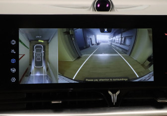 Подержанный автомобиль Voyah Dream 2023 года (15 фото)