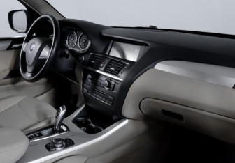 Подержанный автомобиль BMW X3 2012 года (9 фото)