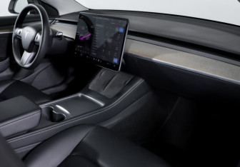 Подержанный автомобиль Tesla Model 3 2021 года (9 фото)