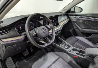 Подержанный автомобиль Skoda Octavia Liftback 2023 года (15 фото)