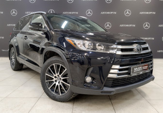 Подержанный автомобиль Toyota Highlander 2018 года (3 фото)