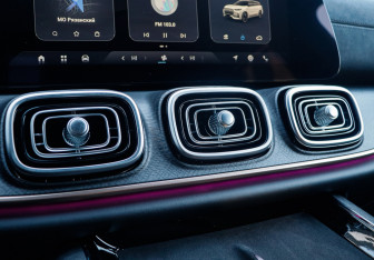 Подержанный автомобиль Jaecoo J8 2024 года (29 фото)