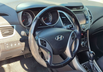 Подержанный автомобиль Hyundai Elantra Sedan 2015 года (14 фото)