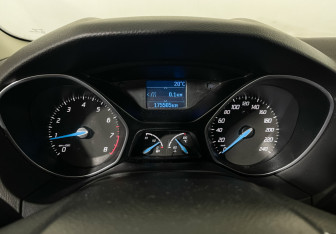 Подержанный автомобиль Ford Focus Hatchback 2012 года (11 фото)