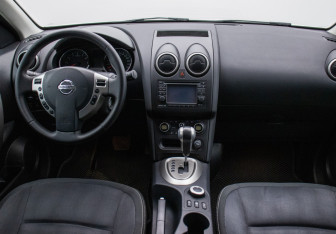Подержанный автомобиль Nissan Qashqai 2010 года (13 фото)