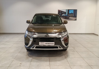 Подержанный автомобиль Mitsubishi Outlander 2019 года (2 фото)