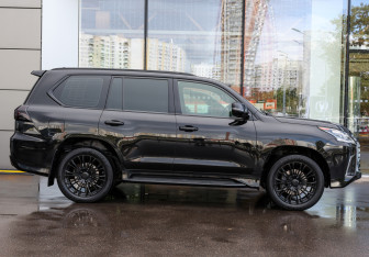 Подержанный автомобиль Lexus LX 2017 года (4 фото)