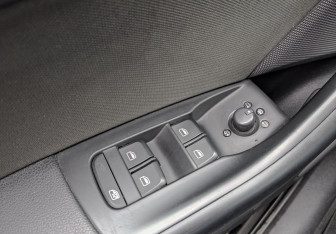 Подержанный автомобиль Audi Q3 2015 года (27 фото)