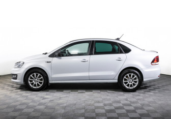 Подержанный автомобиль Volkswagen Polo Sedan 2018 года (8 фото)