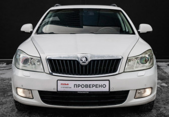 Подержанный автомобиль Skoda Octavia Wagon 2009 года (2 фото)