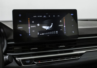 Подержанный автомобиль Geely Emgrand 2023 года (2 фото)