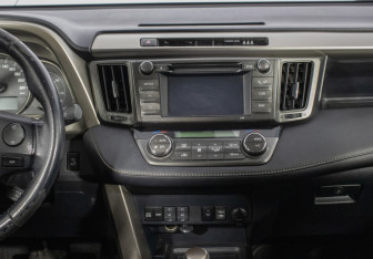 Подержанный автомобиль Toyota RAV4 2013 года (14 фото)