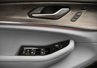 Подержанный автомобиль Jeep Grand Cherokee 2022 года (15 фото)