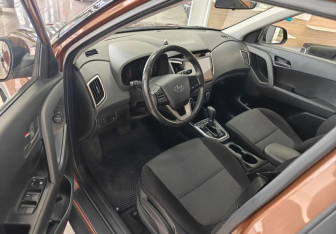 Подержанный автомобиль Hyundai Creta 2019 года (11 фото)